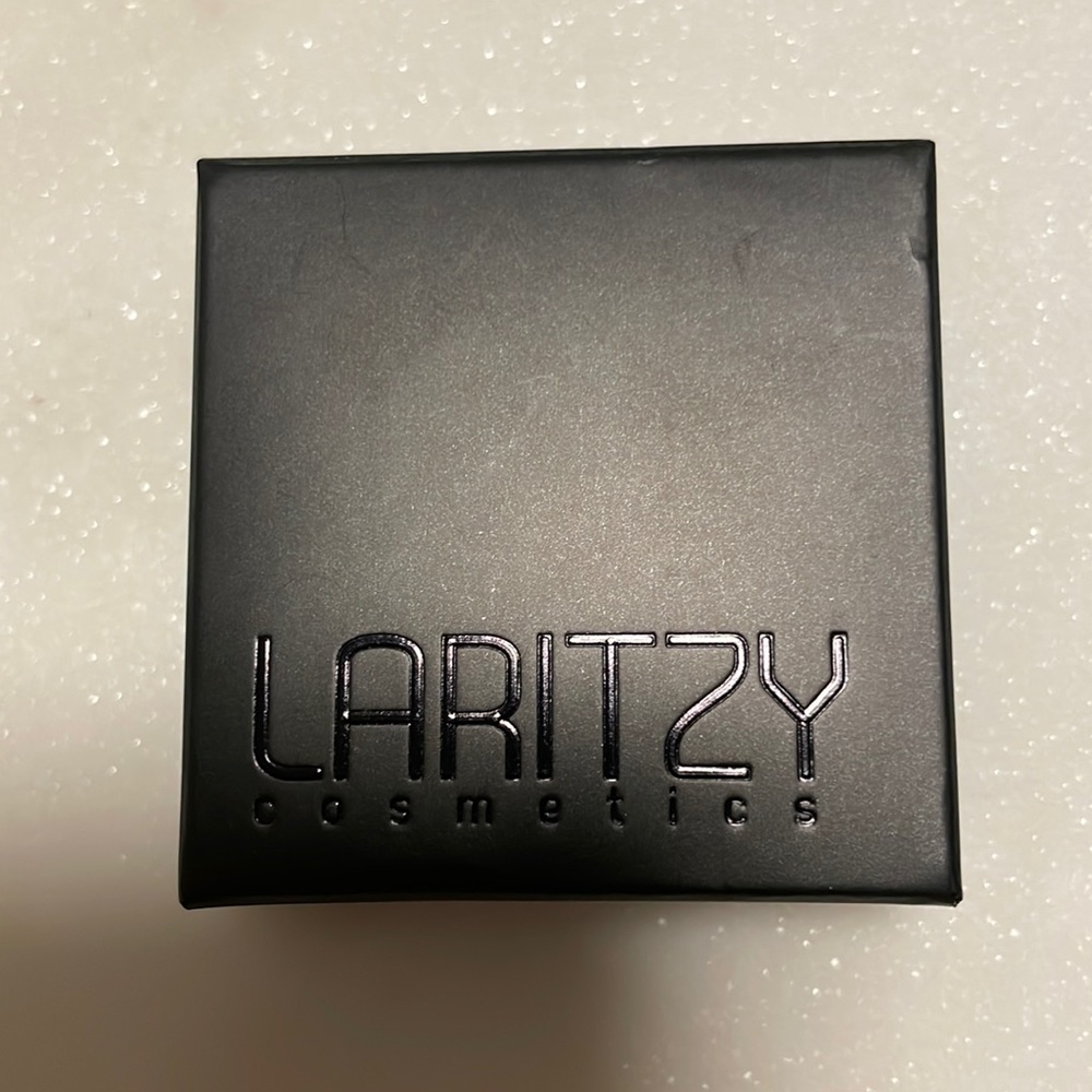 Brand new New Laritzy Cream Highlighter in Virtue 💖